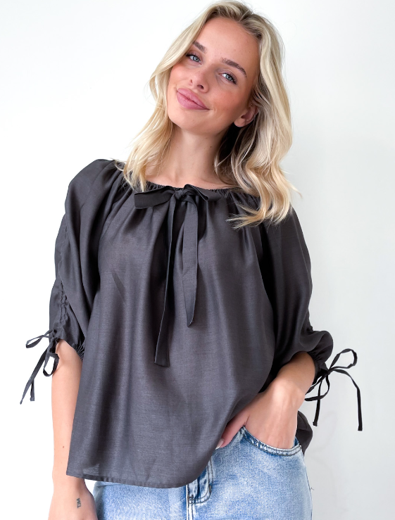 Fria - ELASTIC NECK DRAWSTRING DETAIL TOP